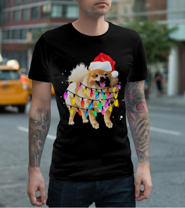 Pomeranian With Santa Hat And Colorful Christmas Lights T-Shirt