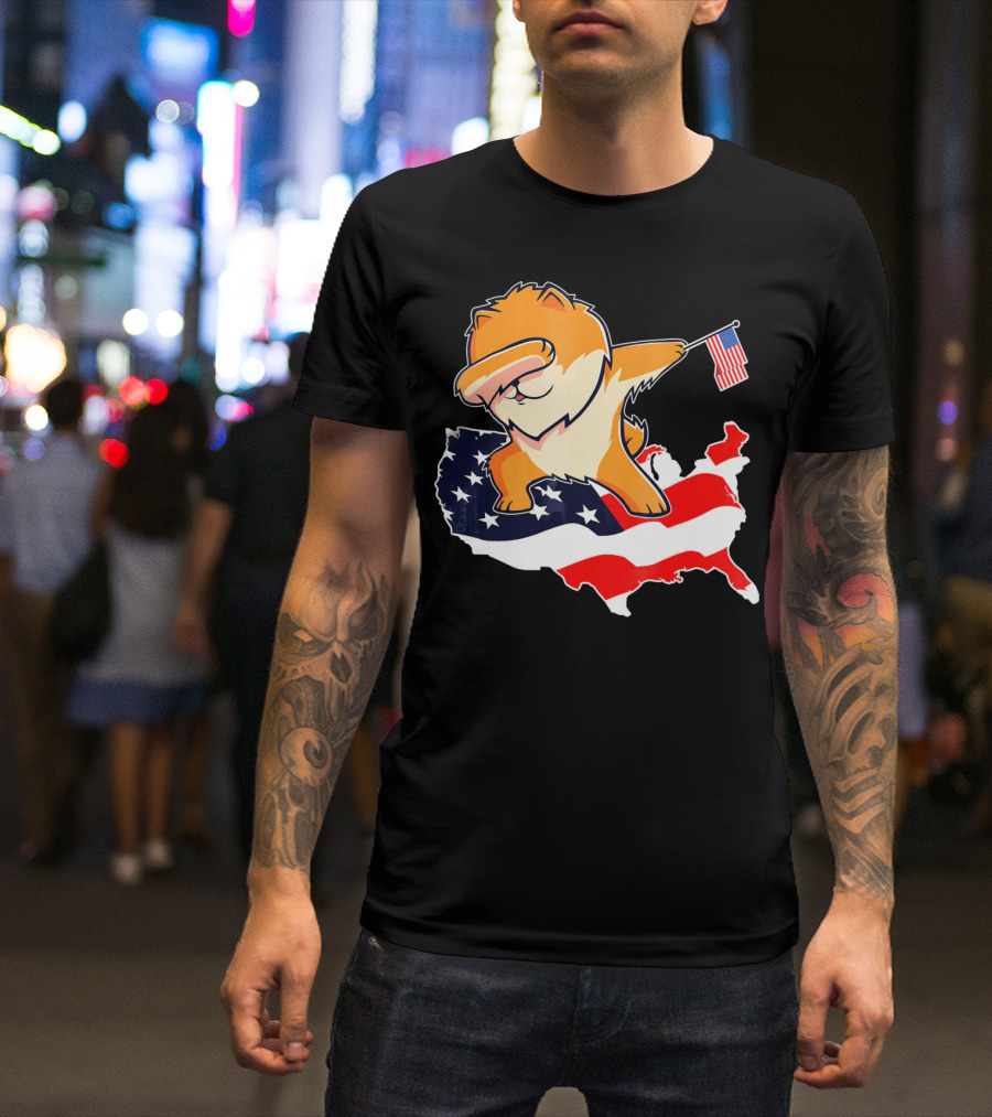 Funny Dabbing Pomeranian Holding American Flag On USA Map T-Shirt