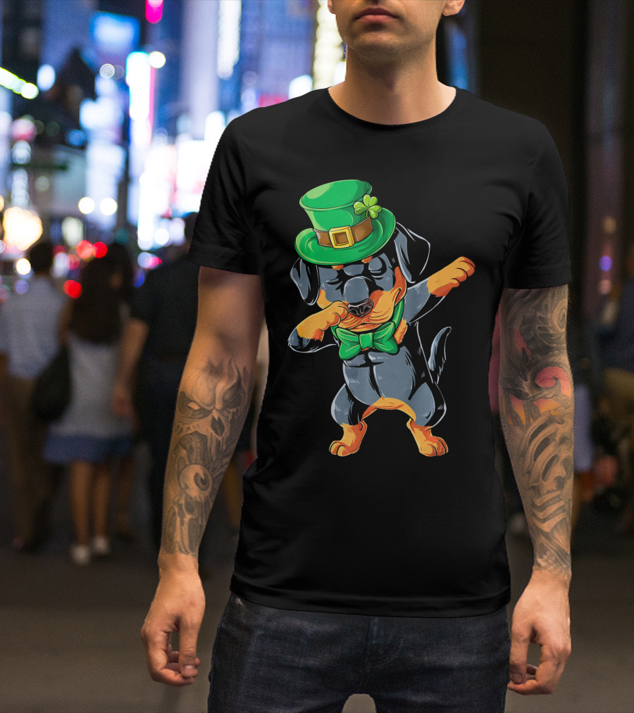 Rottweiler Dabbing Green Leprechaun Hat St Patrick's Day Bow Tie T-Shirt