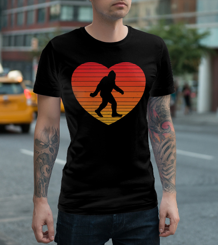 I Heart Bigfoot Sasquatch Funny Valentin Sunset T-Shirt