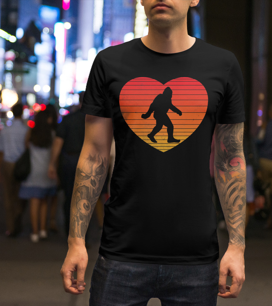 I Heart Bigfoot Sasquatch Funny Valentin Sunset T-Shirt