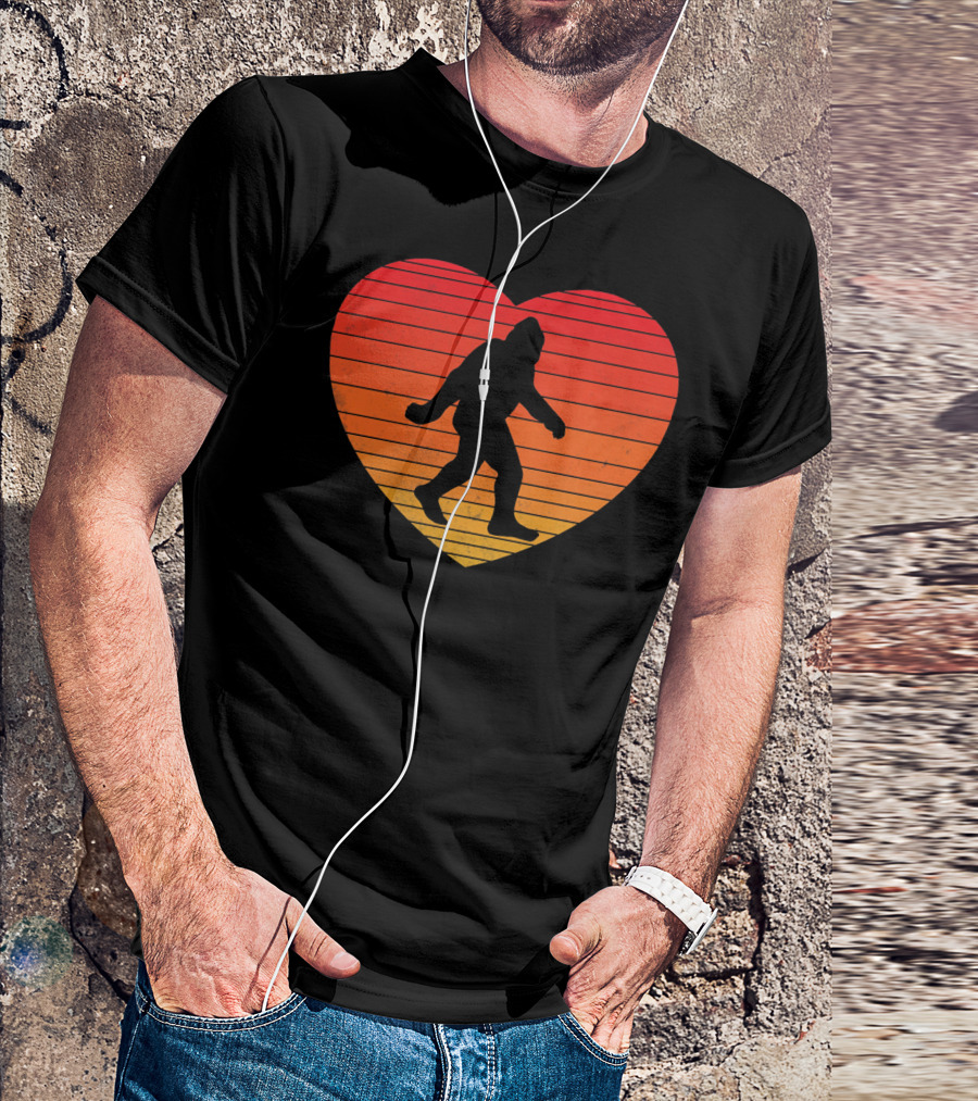 I Heart Bigfoot Sasquatch Funny Valentin Sunset T-Shirt