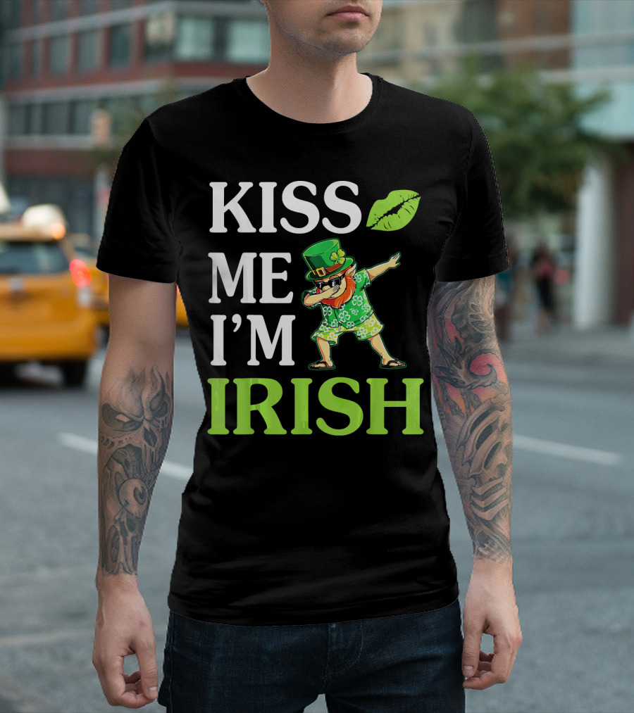 Kiss Me I'm Irish Leprechaun Dabbing Green Hat and Beard T-Shirt