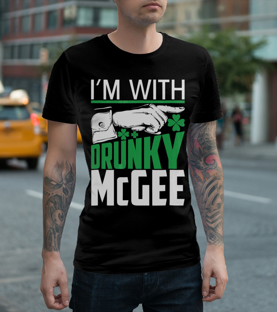 I'M WITH DRUNKY MCGEE St. Patrick's Day Shamrock Arrow T-Shirt