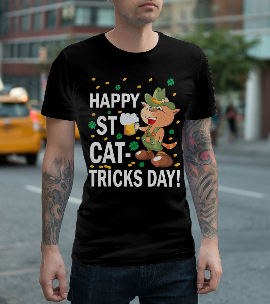 HAPPY ST CAT-TRICKS DAY CAT LEPRECHAUN DRINKING BEER WITH CLOVERS AND GOLD COINS T-Shirt