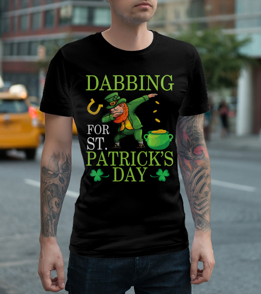 Dabbing Leprechaun Sprinkling Gold for St. Patrick's Day T-Shirt