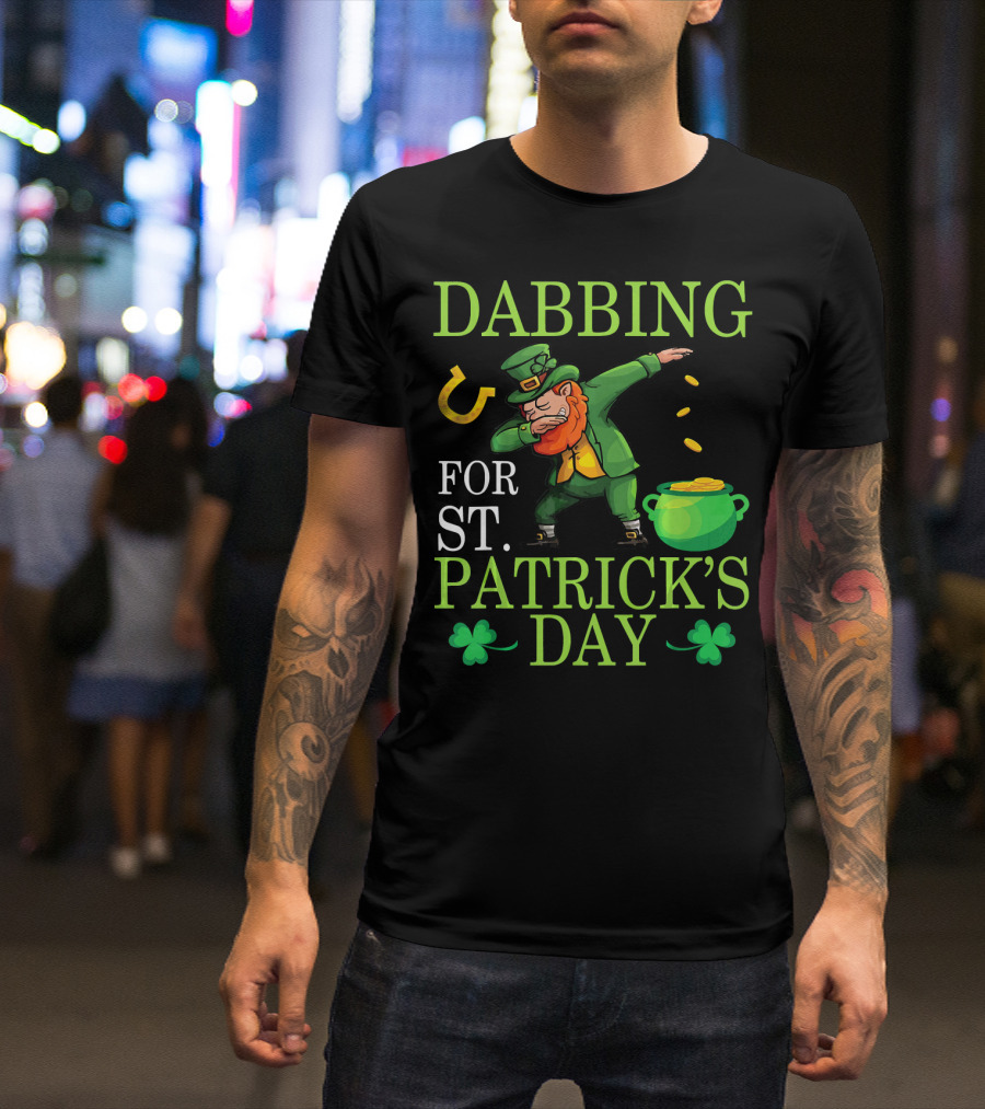 Dabbing Leprechaun Sprinkling Gold For St. Patrick's Day T-Shirt