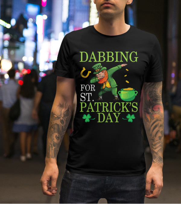 Dabbing Leprechaun Sprinkling Gold For St. Patrick's Day T-Shirt