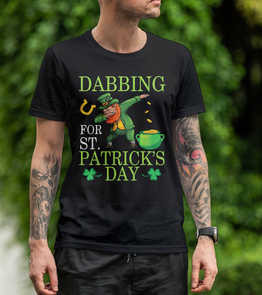 Dabbing Leprechaun Sprinkling Gold For St. Patrick's Day T-Shirt