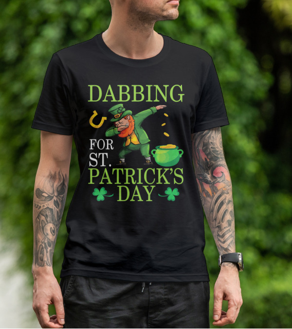 Dabbing Leprechaun Sprinkling Gold For St. Patrick's Day T-Shirt