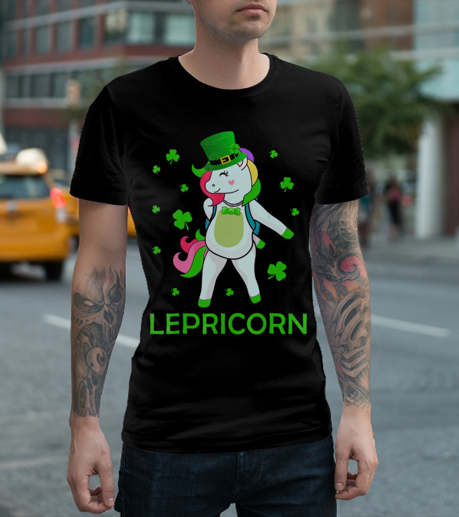 St Patricks Day Flossing Lepricorn Irish Unicorn with Green Hat and Shamrocks T-Shirt
