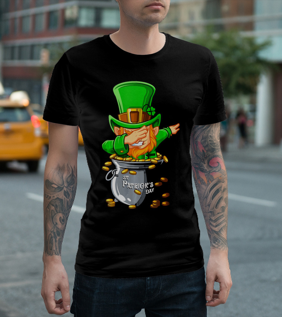 St Patrick's Day Dabbing Leprechaun With Pot Of Gold T-Shirt