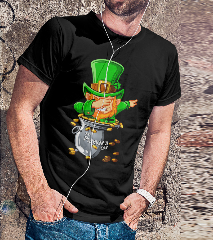 St Patrick's Day Dabbing Leprechaun With Pot Of Gold T-Shirt