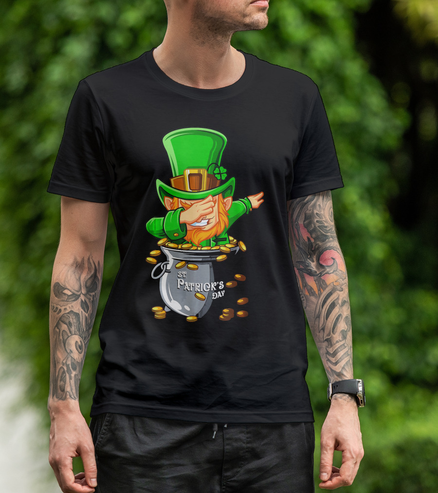 St Patrick's Day Dabbing Leprechaun With Pot Of Gold T-Shirt