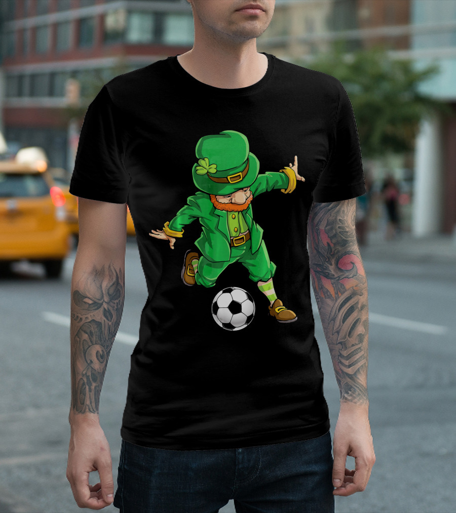 Leprechaun Playing Soccer St Patricks Day T-Shirt