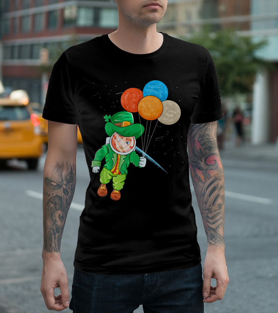 Leprechaun In Space St Patrick's Day Astronaut with Colorful Balloons T-Shirt