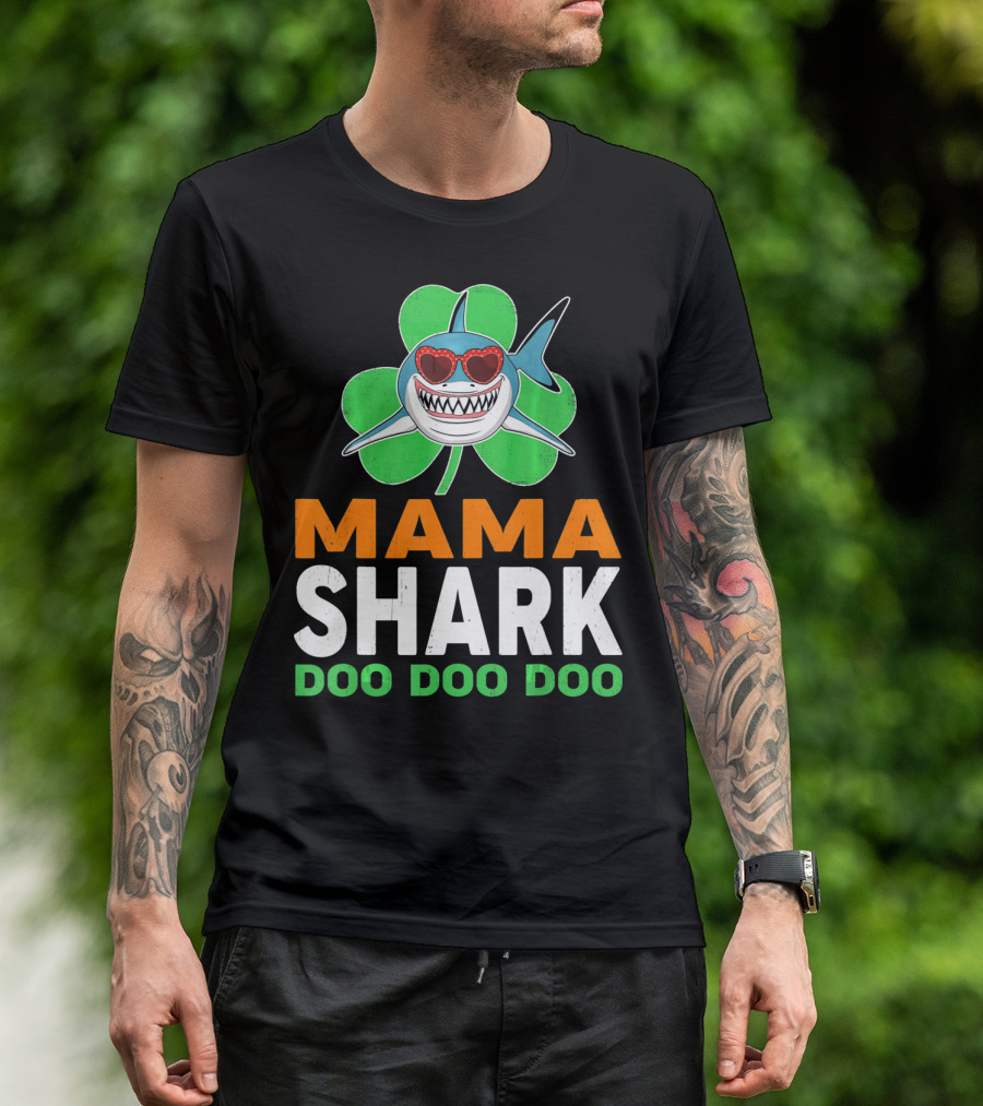Mama Shark Doo Doo Doo St Patricks Day Shamrock T-Shirt