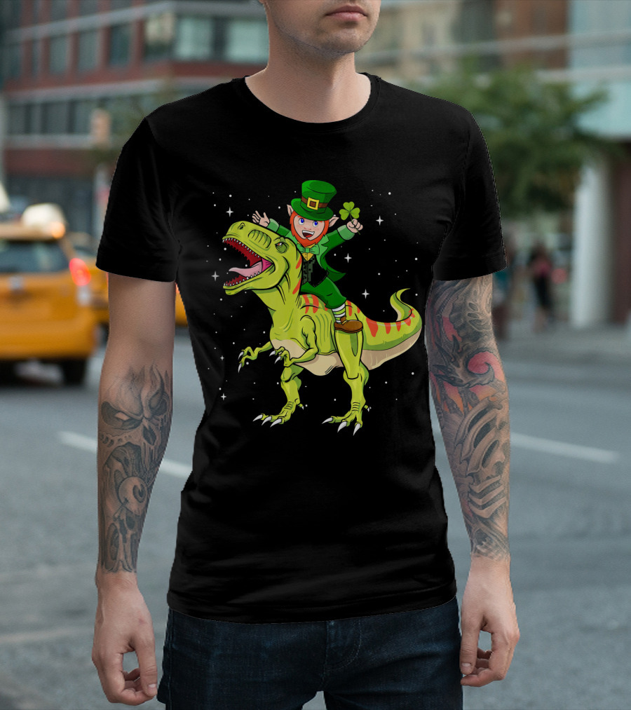 St Patricks Day Leprechaun Riding T Rex Dinosaur with Shamrock T-Shirt