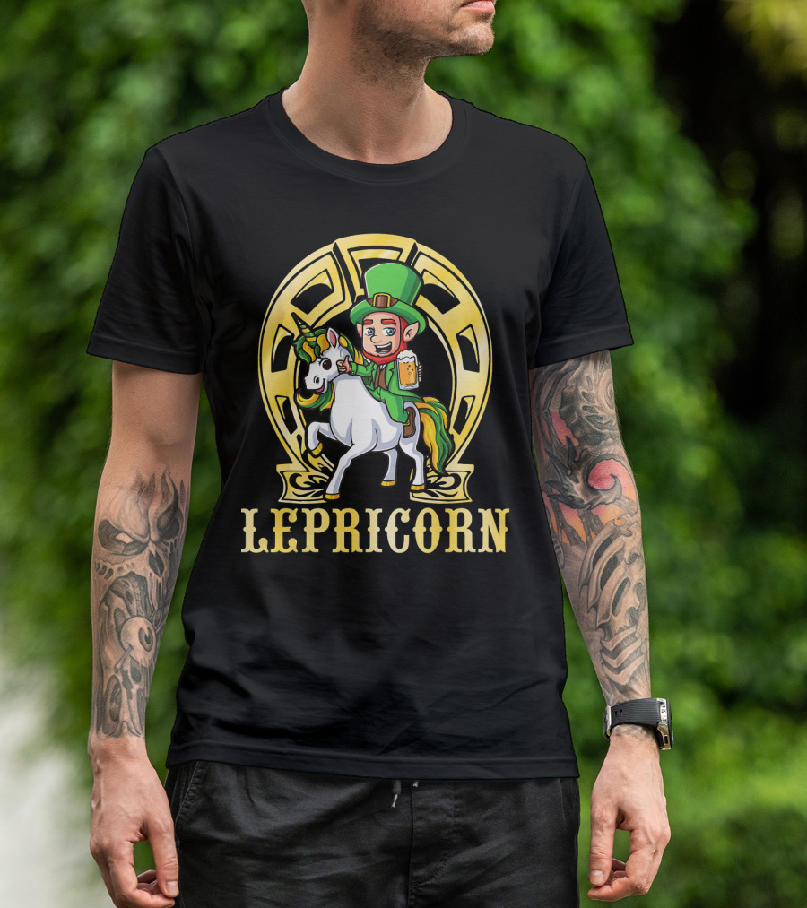 LEPRICORN Leprechaun Riding Unicorn Drinking Beer T-Shirt
