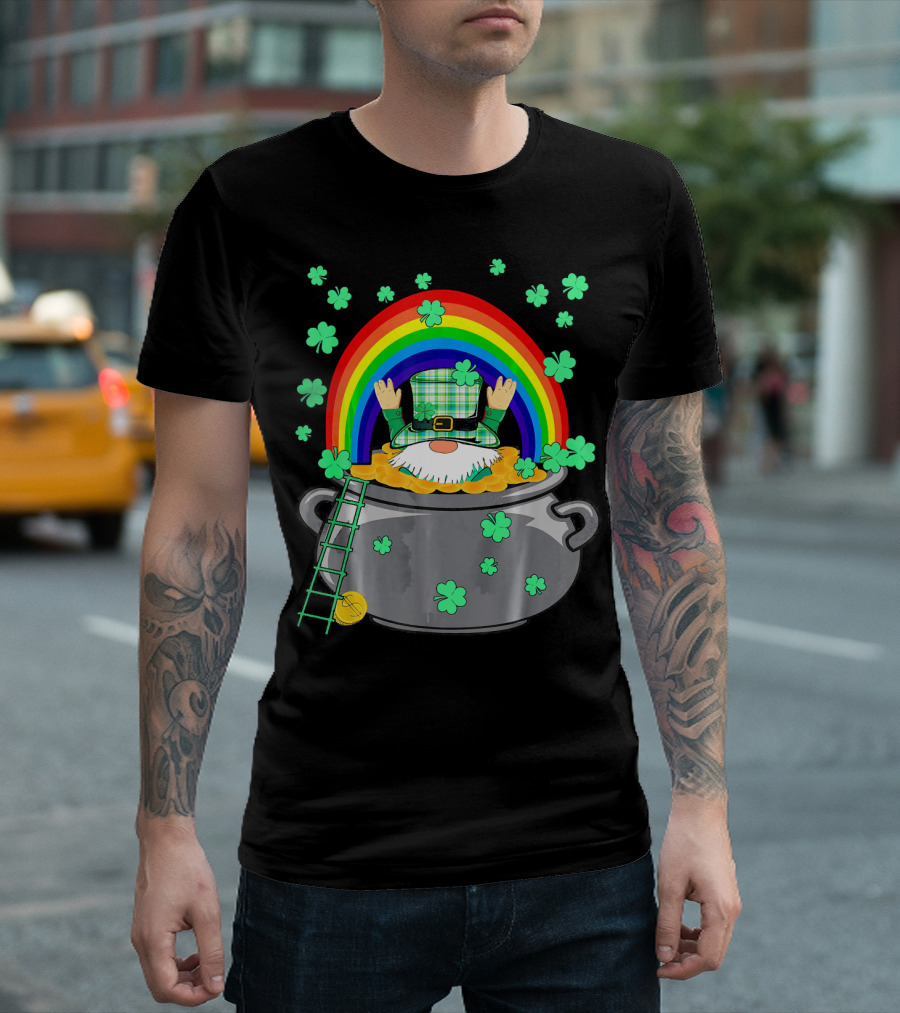 Cute Leprechaun Trap Funny Pot of Gold with Rainbow and Shamrocks T-Shirt