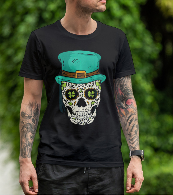 Lucky St. Patrick's Day Green Irish Skull With Celtic Shamrocks And Top Hat T-Shirt