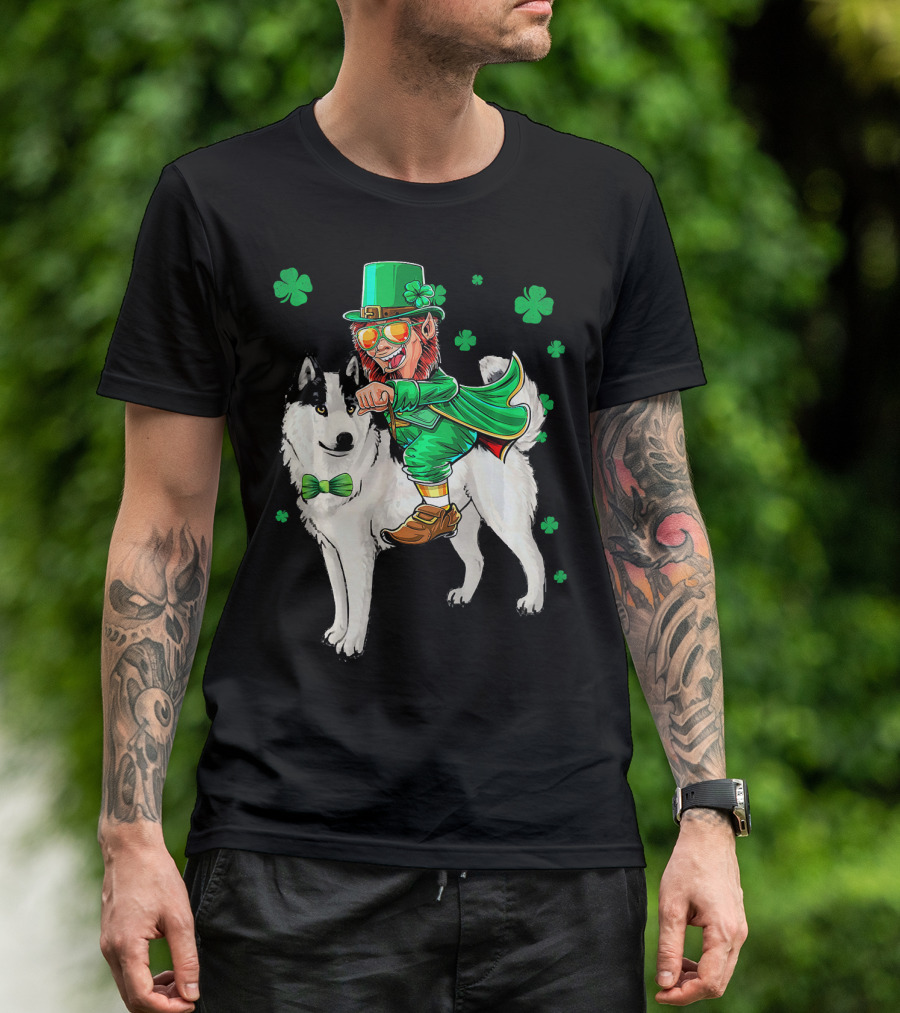 Leprechaun Riding Siberian Husky With Shamrock Bow Tie And Clover Background T-Shirt