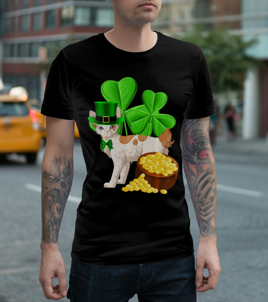 Japanese Bobtail Cat St Patricks Day Lucky Coins Shamrocks Leprechaun Hat T-Shirt