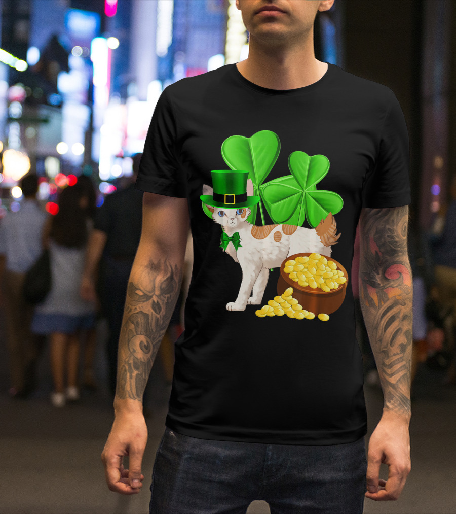 Japanese Bobtail Cat St Patricks Day Lucky Coins Shamrocks Leprechaun Hat T-Shirt