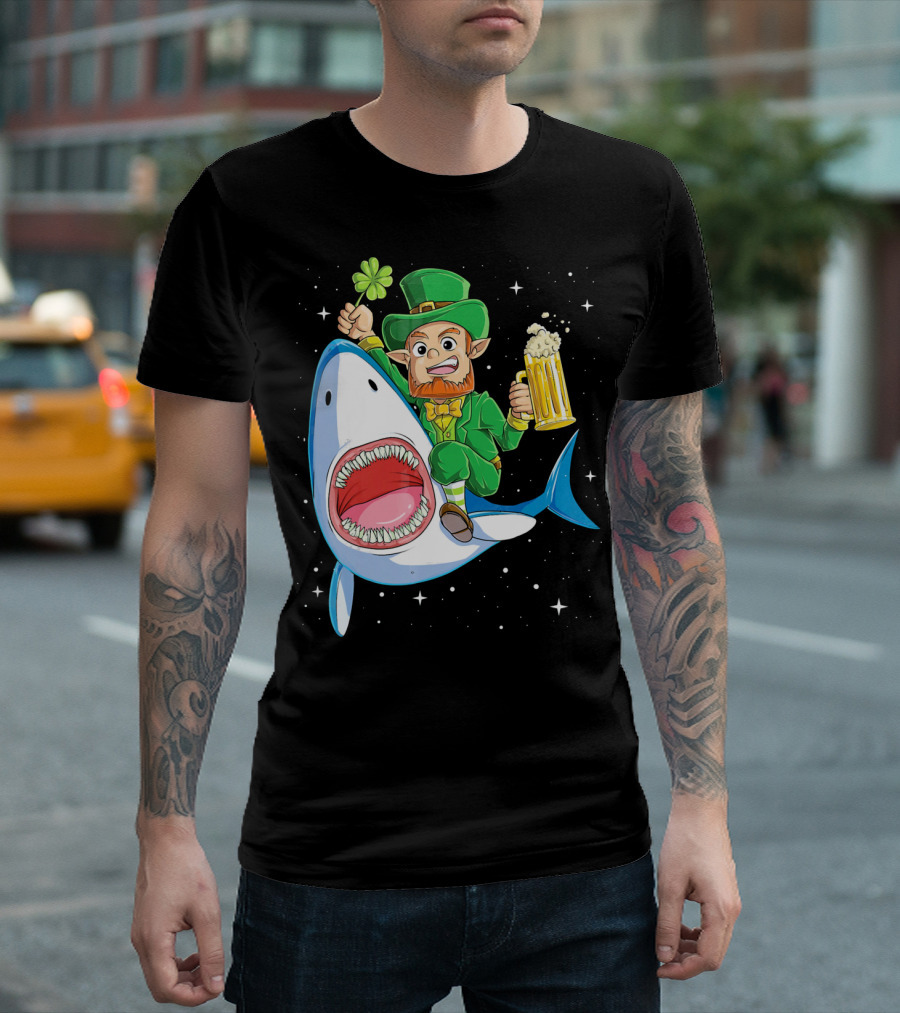 St Patricks Day Leprechaun Riding Shark With Beer Stein And Shamrock T-Shirt