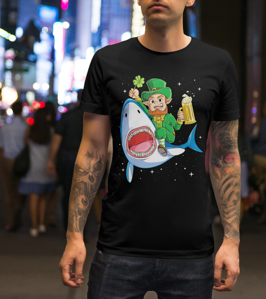St Patricks Day Leprechaun Riding Shark With Beer Stein And Shamrock T-Shirt