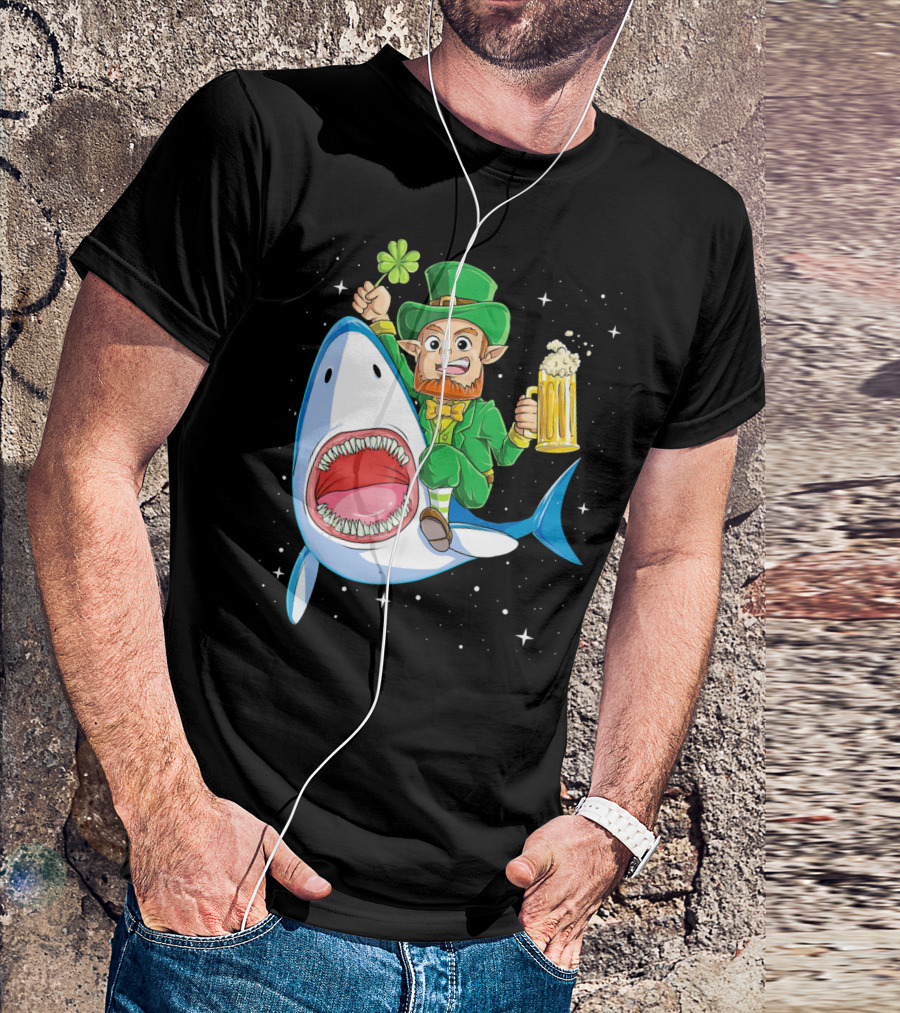 St Patricks Day Leprechaun Riding Shark With Beer Stein And Shamrock T-Shirt