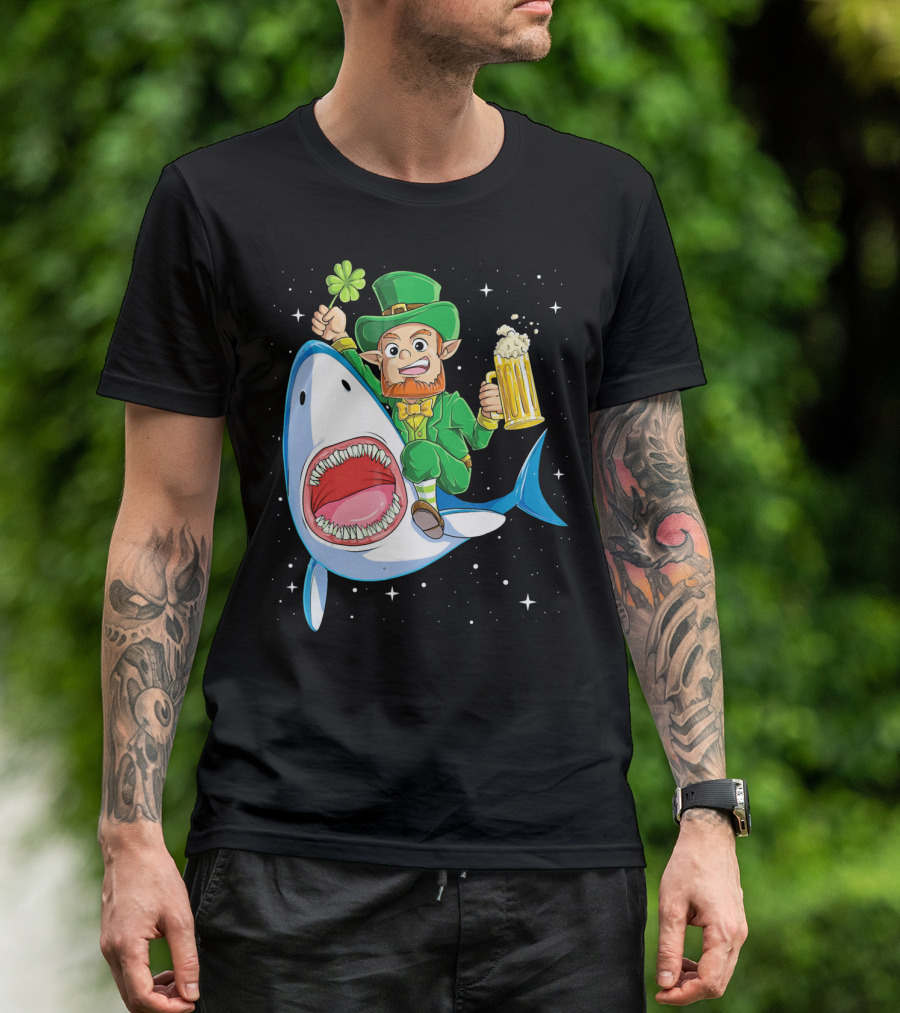 St Patricks Day Leprechaun Riding Shark With Beer Stein And Shamrock T-Shirt