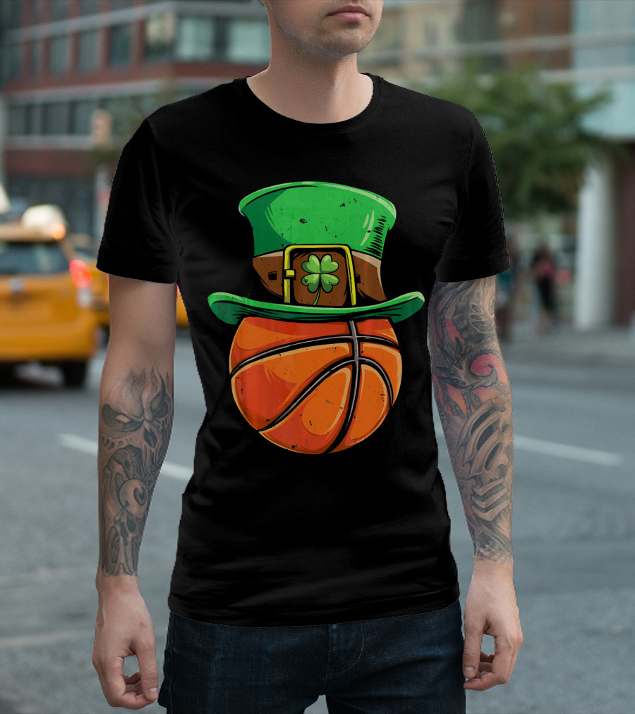 Basketball Hat Clover球 Irish Charm T-Shirt