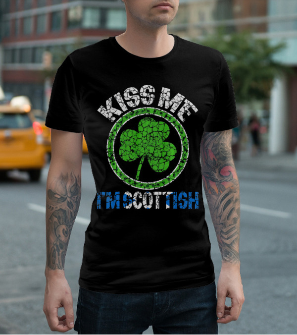 Kiss Me I'm Scottish Shamrock St Patricks Day T-Shirt