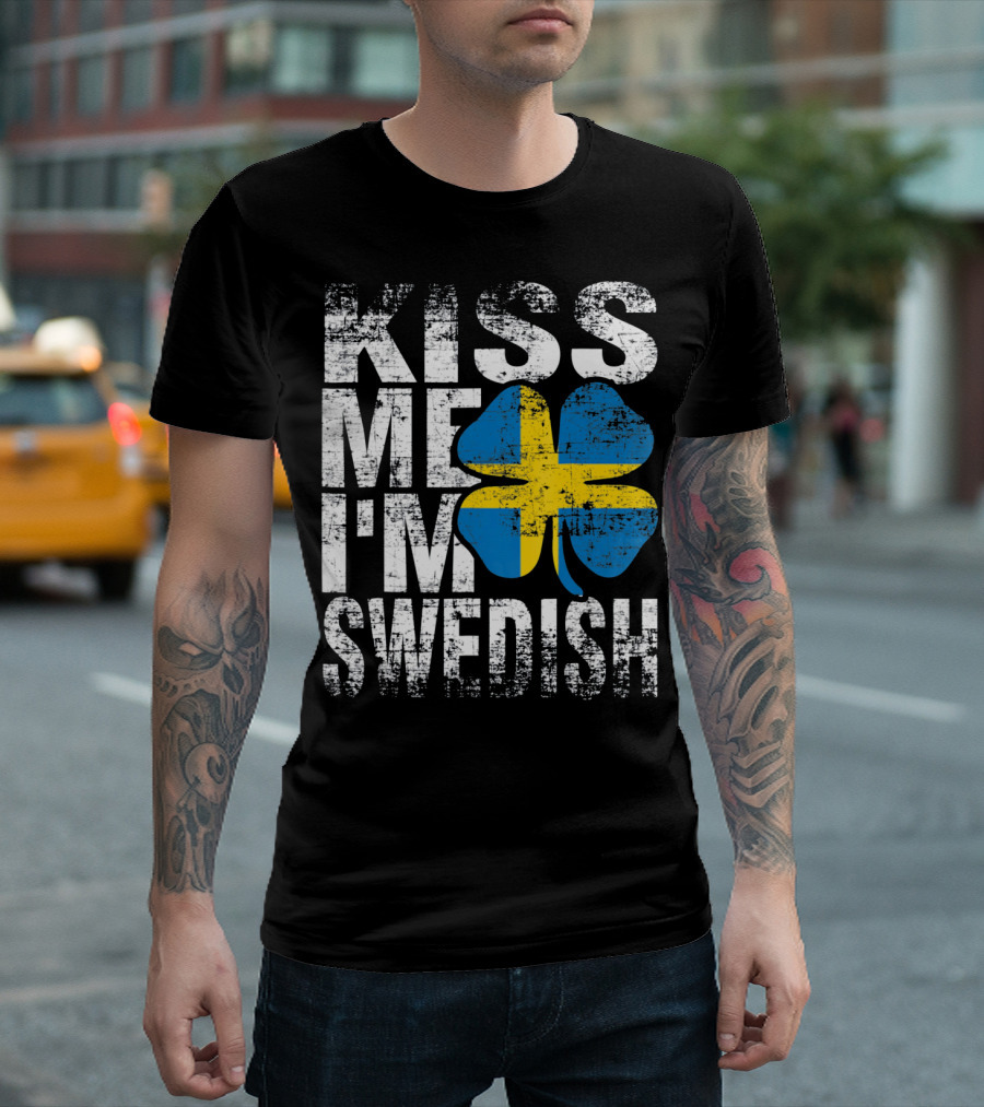 Kiss Me I'm Swedish St Patricks Day Shamrock Swedish Flag Motif T-Shirt