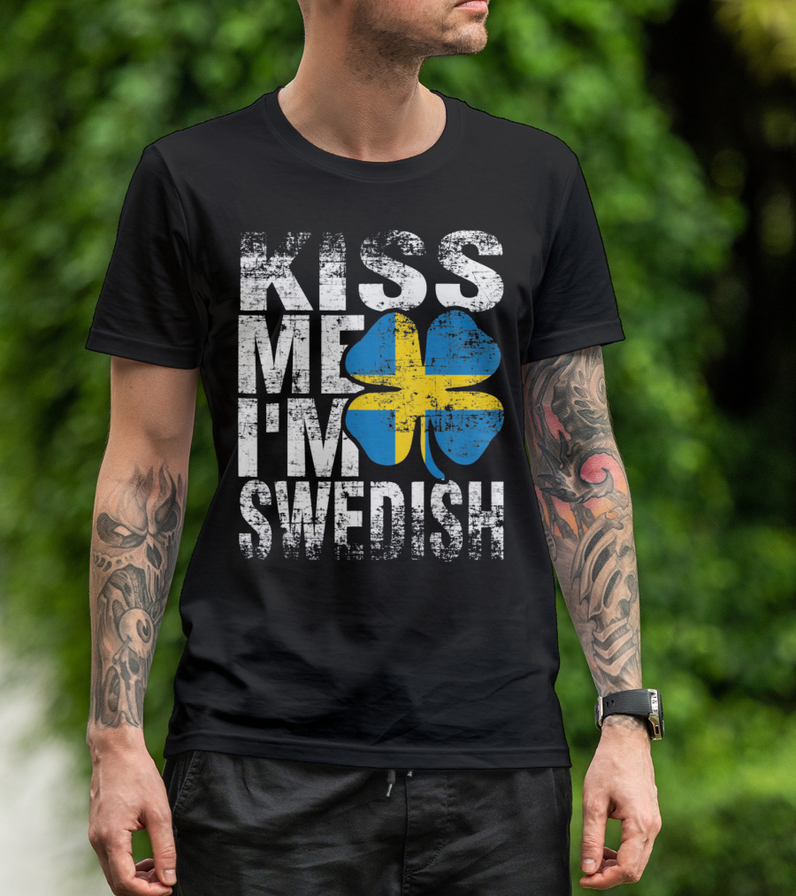 Kiss Me I'm Swedish St Patricks Day Shamrock Swedish Flag Motif T-Shirt