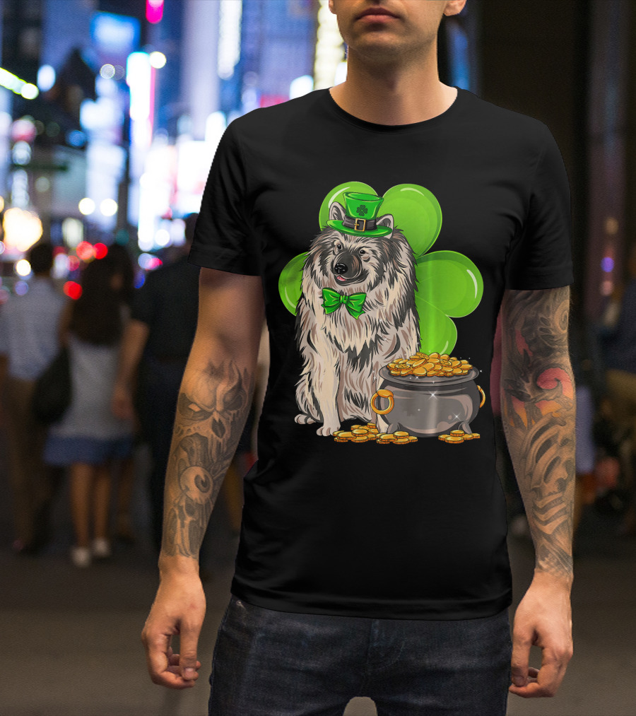Keeshond St Patricks Day Leprechaun Dog Clover Pot Of Gold T-Shirt