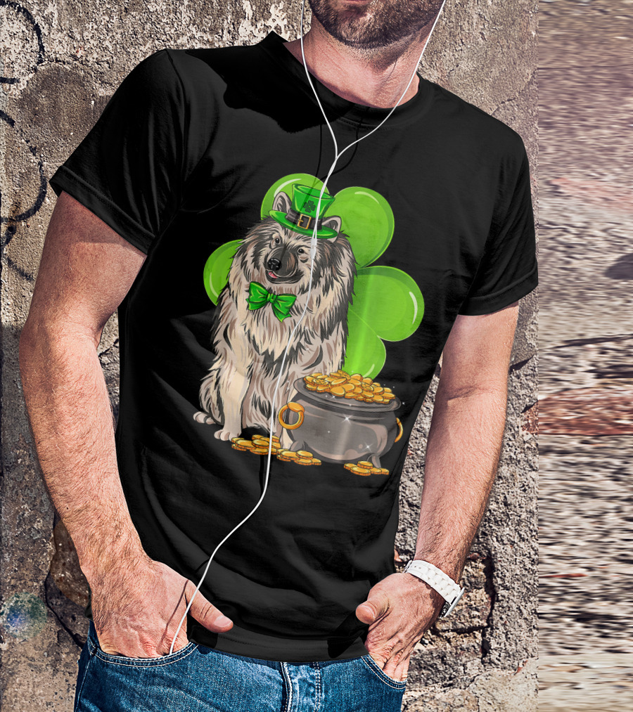 Keeshond St Patricks Day Leprechaun Dog Clover Pot Of Gold T-Shirt