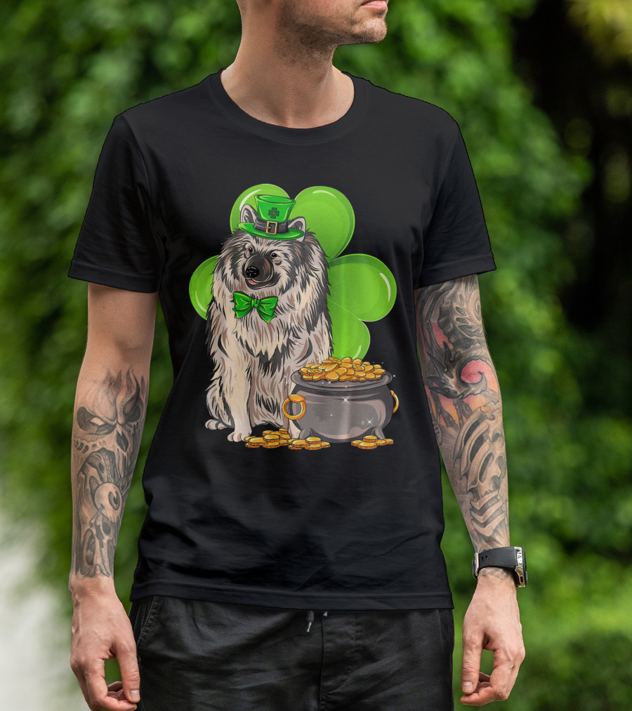 Keeshond St Patricks Day Leprechaun Dog Clover Pot Of Gold T-Shirt