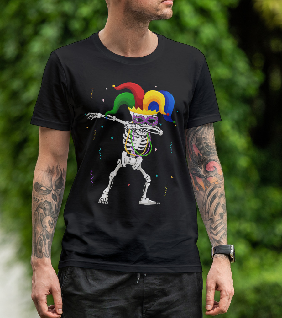 Skeleton Mardi Gras Jester Mask Dabbing With Beads And Confetti T-Shirt