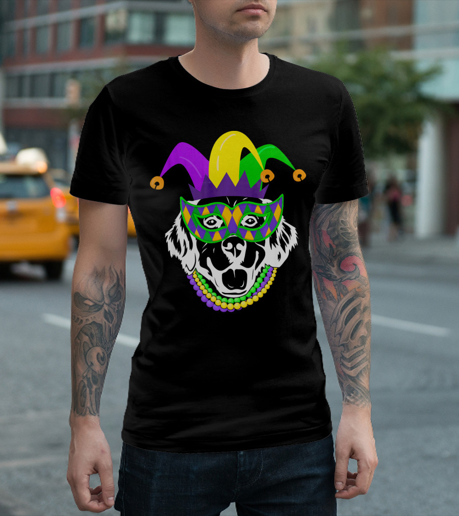 Mardi Gras Jester Hat Golden Retriever Beads Mask T-Shirt
