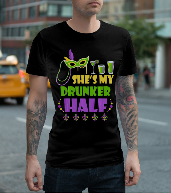 She's My Drunker Half Mardi Gras Mask Beads Cocktails Fleur De Lis T-Shirt