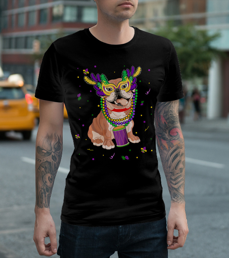 Cute Dog Mom Dog Dad English Bulldog Mardi Gras Beads and Mask T-Shirt