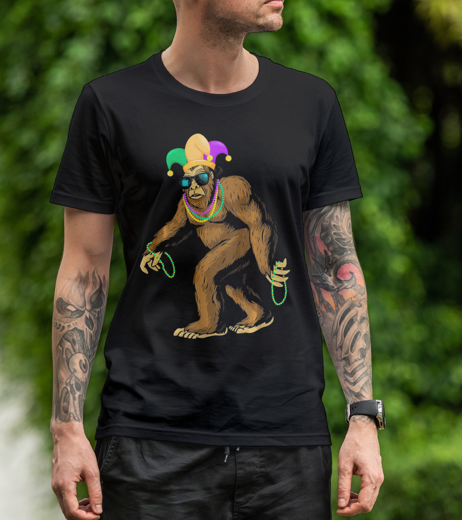 Mardi Gras Bigfoot Jester Bead Party T-Shirt