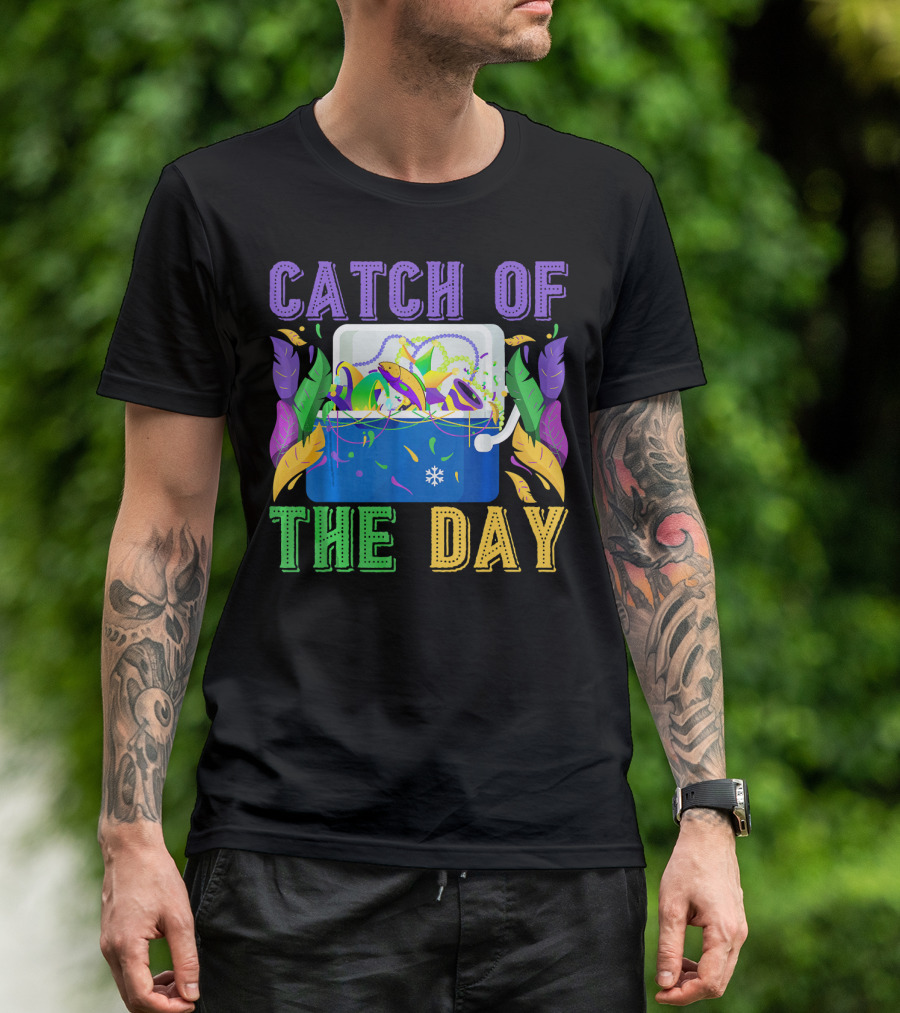 Catch Of The Day Funny Mardi Gras Beads Masks Crawfish T-Shirt