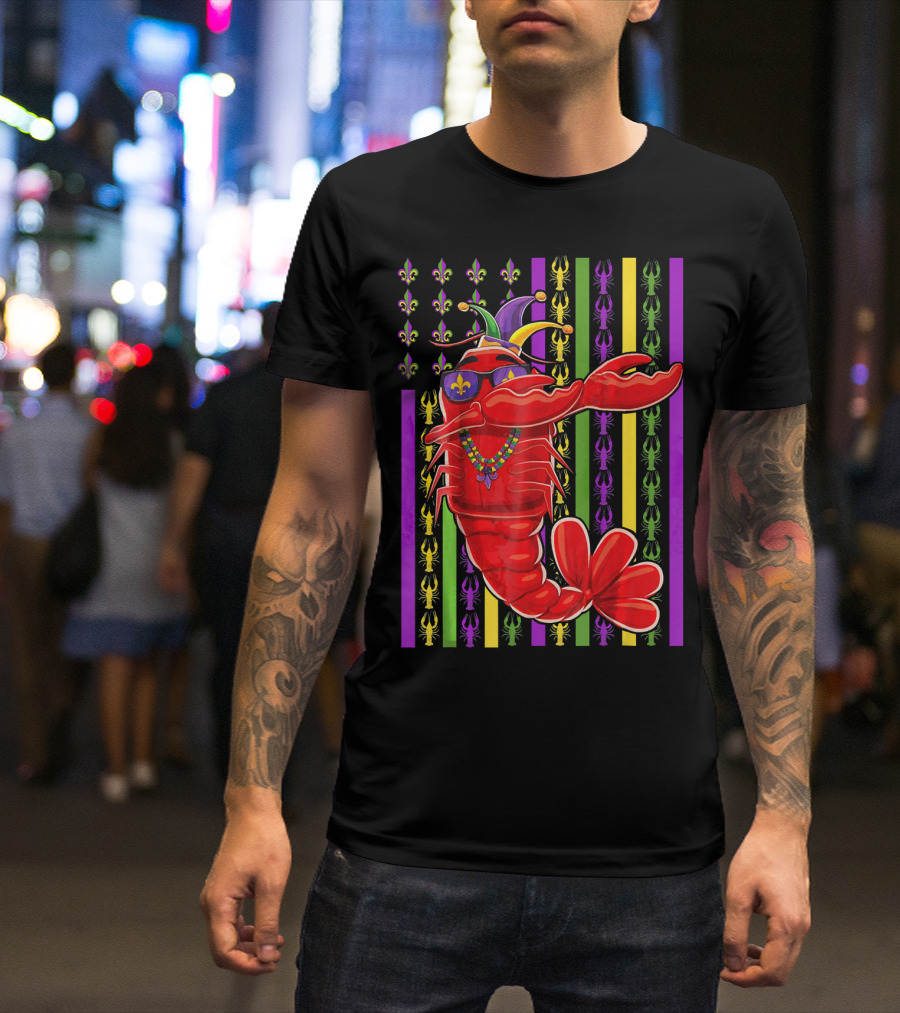 Funny Mardi Gras Crawfish Dabbing Americ Jester Hat Beads Fleur-de-Lis Stripes T-Shirt