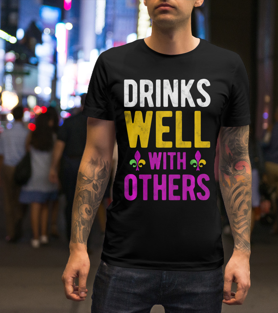 Drinks Well With Others Mardi Gras Fleur-de-Lis Symbols T-Shirt
