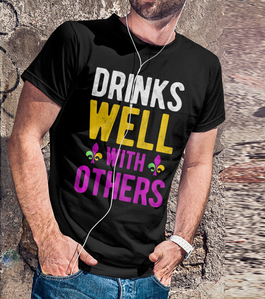 Drinks Well With Others Mardi Gras Fleur-de-Lis Symbols T-Shirt