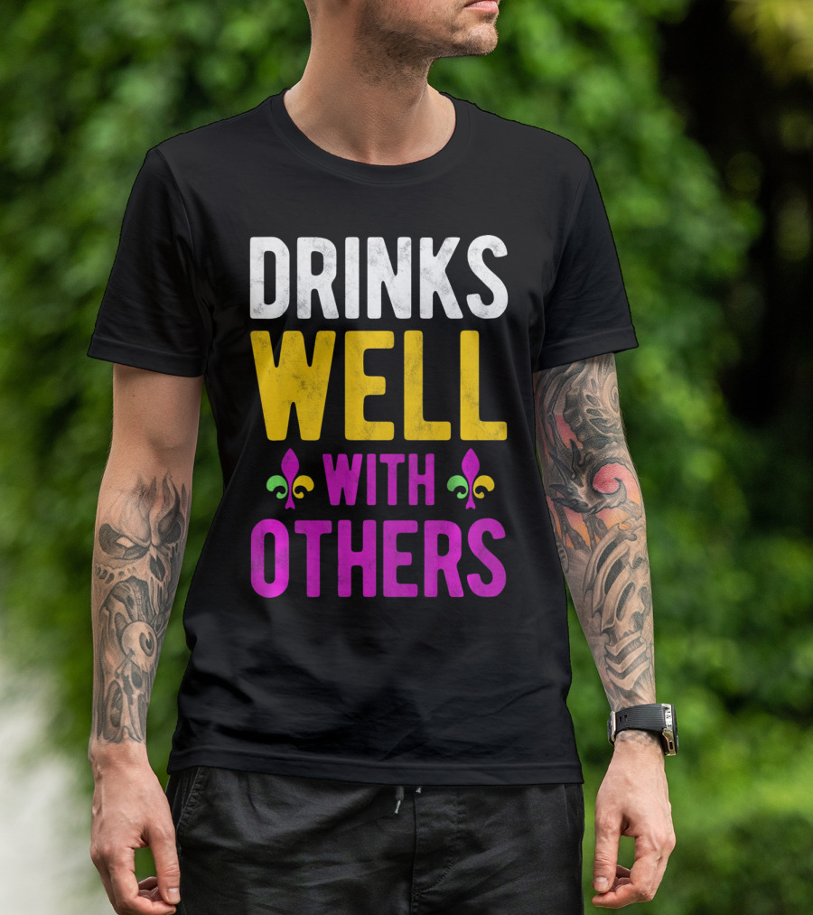 Drinks Well With Others Mardi Gras Fleur-de-Lis Symbols T-Shirt