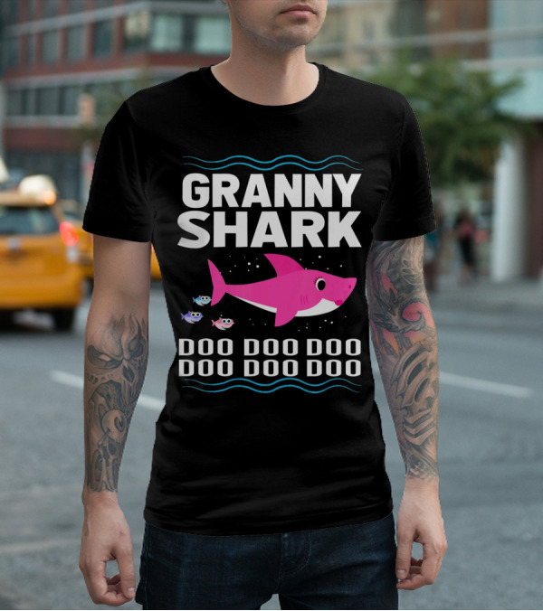 Granny Shark Doo Doo Doo Doo Pink Funny Baby Shark T-Shirt